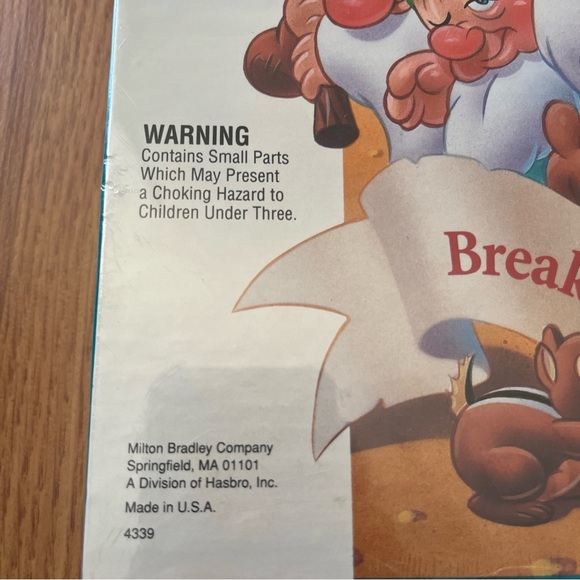 Vintage Milton Bradley Disney Snow White & The Seven Dwarfs 3D Board Game Sealed - Picture 3 of 4